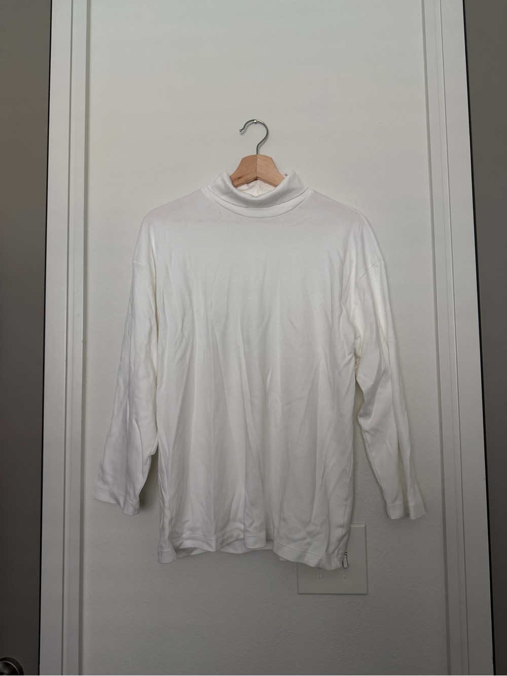 ARITZIA • babaton oversized white mockneck long sleeve